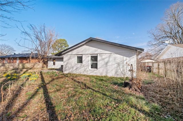 2003 Dee Avenue, Springdale, AR 72762