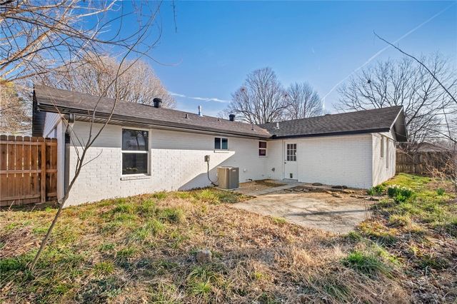2003 Dee Avenue, Springdale, AR 72762