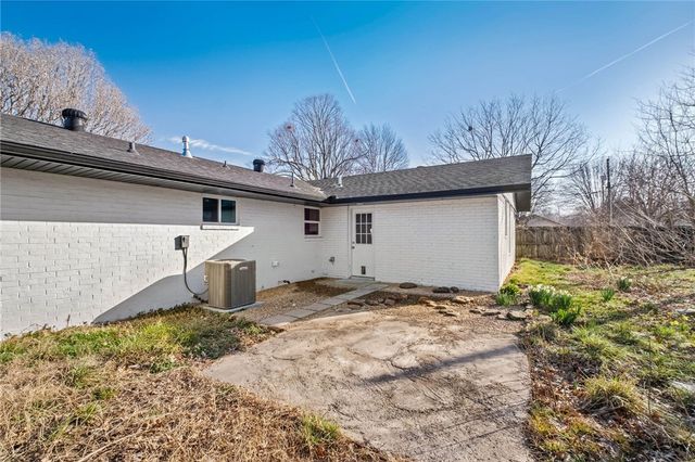 2003 Dee Avenue, Springdale, AR 72762