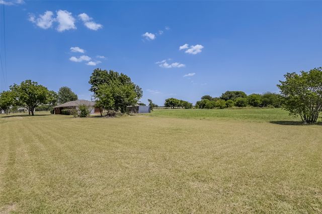 301 Vinyard Drive, Waxahachie, TX 75167
