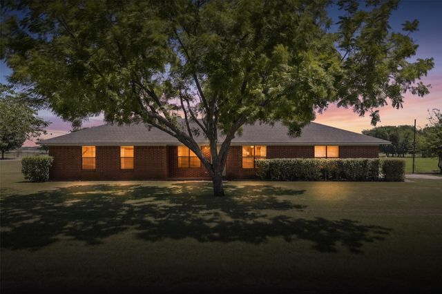 301 Vinyard Drive, Waxahachie, TX 75167