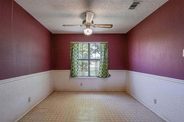 301 Vinyard Drive, Waxahachie, TX 75167