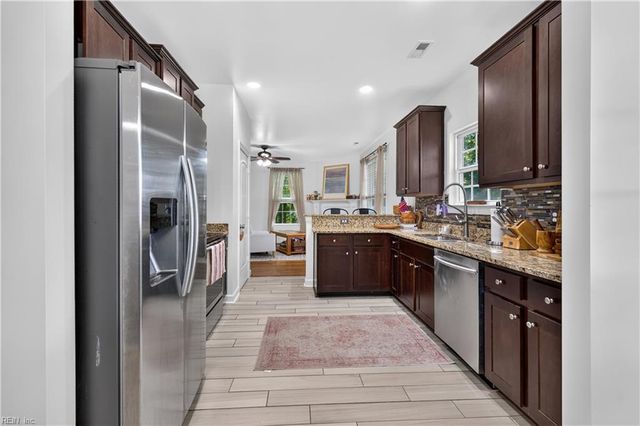 1032 Meadows Reach CIR, Suffolk, VA 23434