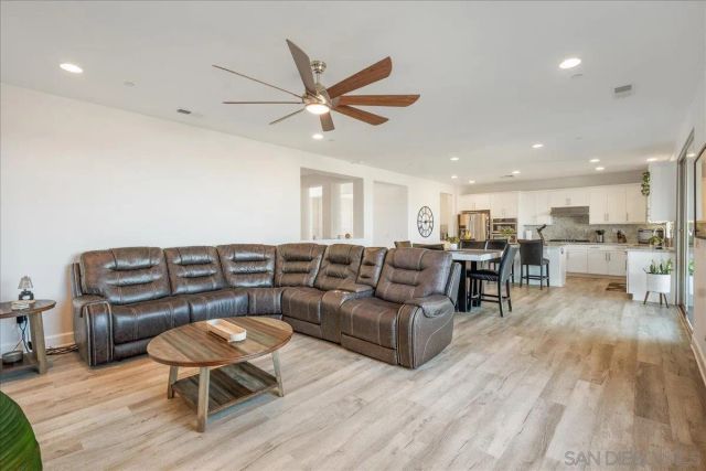 1517 Leonis Pl, Vista, CA 92083