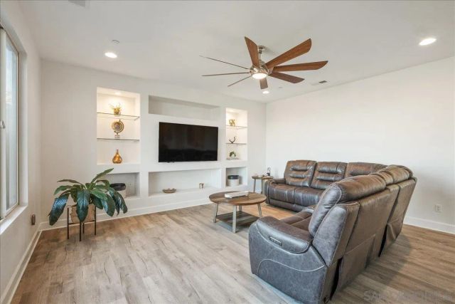 1517 Leonis Pl, Vista, CA 92083