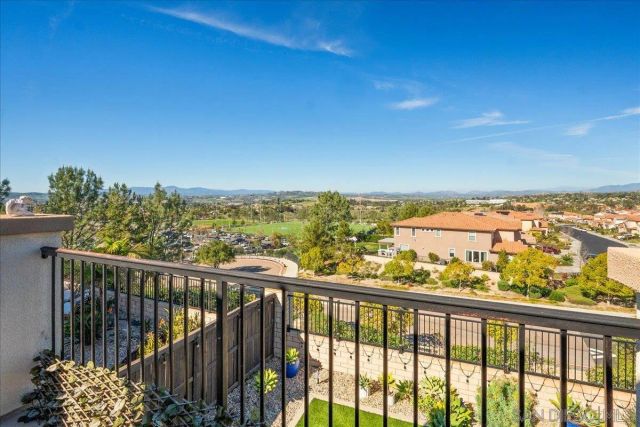 1517 Leonis Pl, Vista, CA 92083