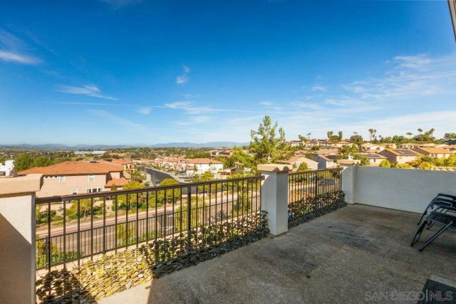 1517 Leonis Pl, Vista, CA 92083