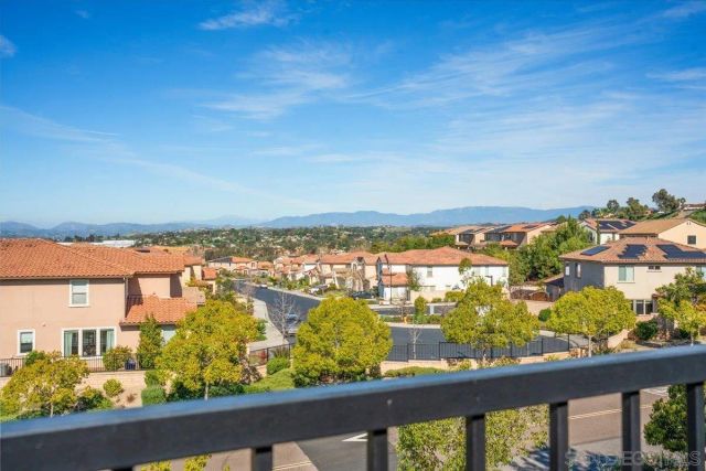 1517 Leonis Pl, Vista, CA 92083