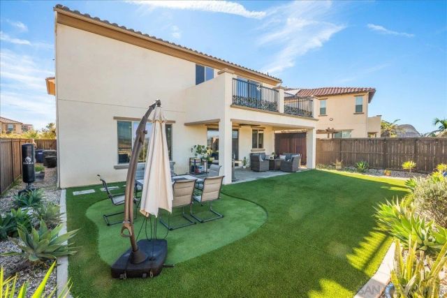1517 Leonis Pl, Vista, CA 92083