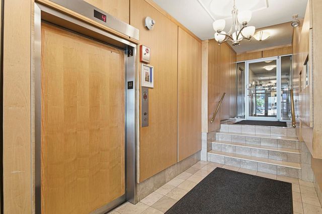 6118 N Sheridan Road 106, Chicago, IL 60660