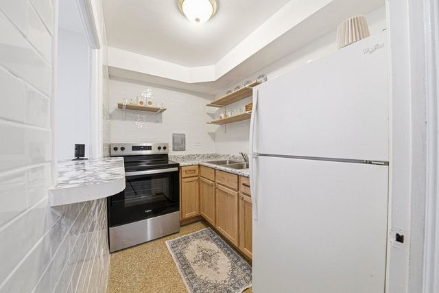 6118 N Sheridan Road 106, Chicago, IL 60660