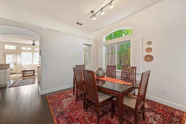 2416 Konvalin Oaks Ln, Carmichael, CA 95608