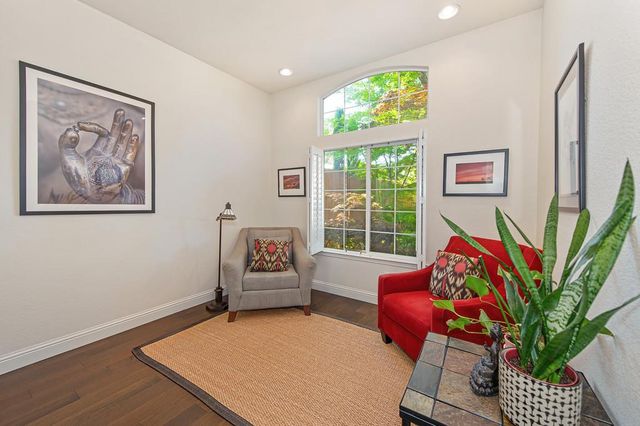 2416 Konvalin Oaks Ln, Carmichael, CA 95608