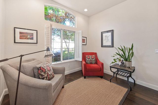 2416 Konvalin Oaks Ln, Carmichael, CA 95608