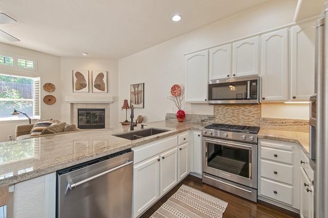 2416 Konvalin Oaks Ln, Carmichael, CA 95608