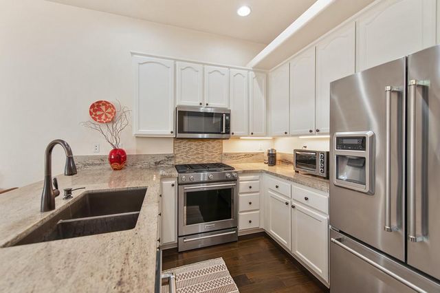 2416 Konvalin Oaks Ln, Carmichael, CA 95608