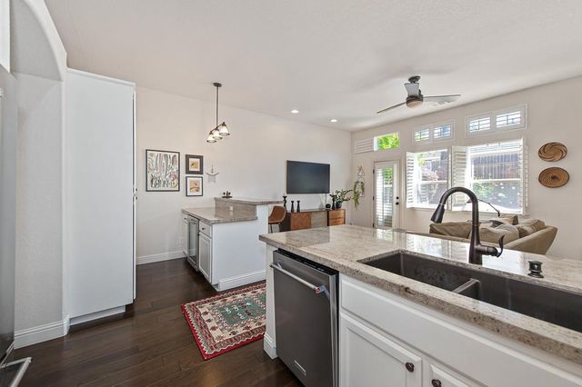 2416 Konvalin Oaks Ln, Carmichael, CA 95608