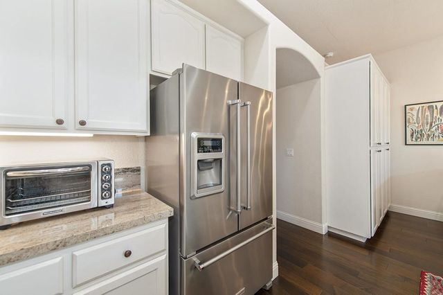 2416 Konvalin Oaks Ln, Carmichael, CA 95608