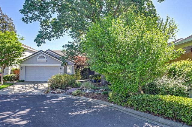 2416 Konvalin Oaks Ln, Carmichael, CA 95608