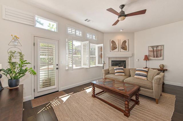 2416 Konvalin Oaks Ln, Carmichael, CA 95608