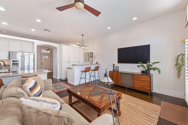 2416 Konvalin Oaks Ln, Carmichael, CA 95608