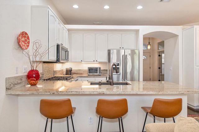 2416 Konvalin Oaks Ln, Carmichael, CA 95608