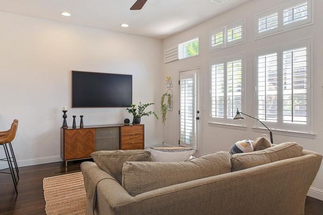 2416 Konvalin Oaks Ln, Carmichael, CA 95608