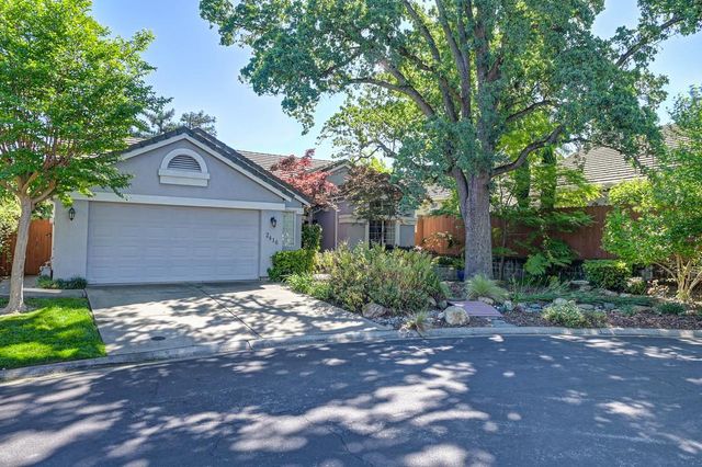 2416 Konvalin Oaks Ln, Carmichael, CA 95608