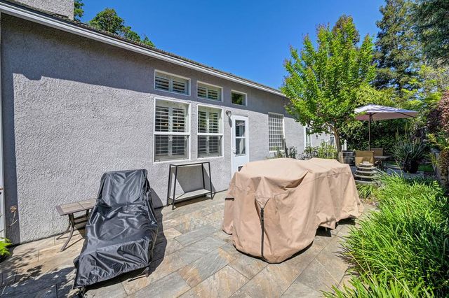 2416 Konvalin Oaks Ln, Carmichael, CA 95608