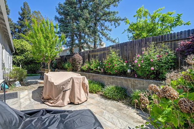 2416 Konvalin Oaks Ln, Carmichael, CA 95608