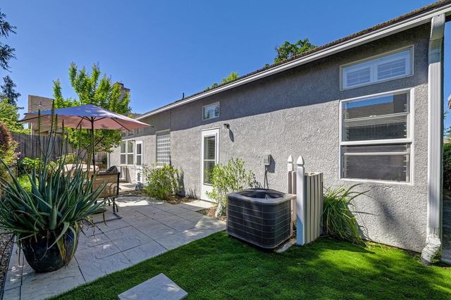 2416 Konvalin Oaks Ln, Carmichael, CA 95608