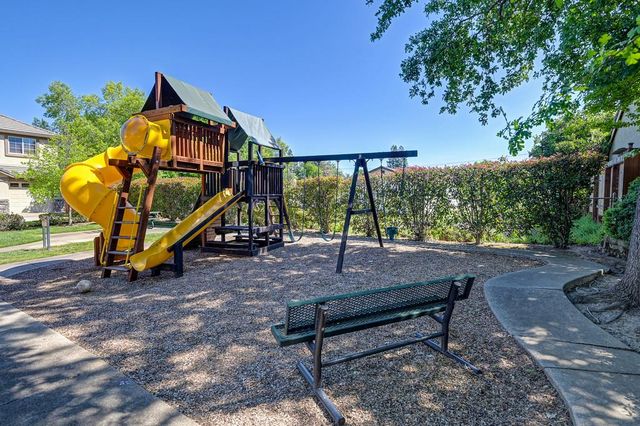 2416 Konvalin Oaks Ln, Carmichael, CA 95608