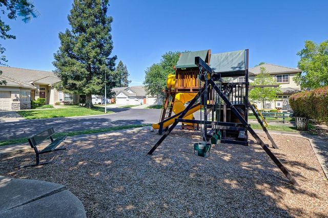 2416 Konvalin Oaks Ln, Carmichael, CA 95608