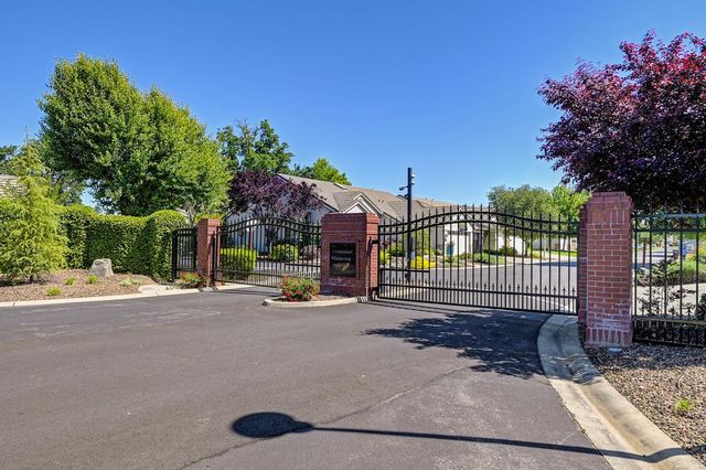 2416 Konvalin Oaks Ln, Carmichael, CA 95608