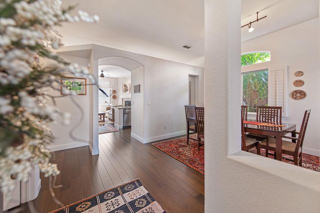 2416 Konvalin Oaks Ln, Carmichael, CA 95608