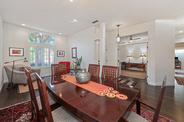 2416 Konvalin Oaks Ln, Carmichael, CA 95608