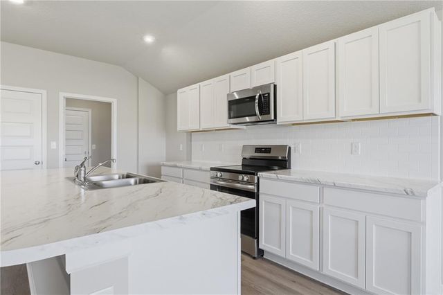 557 W Bluebird Street, Gardner, KS 66030