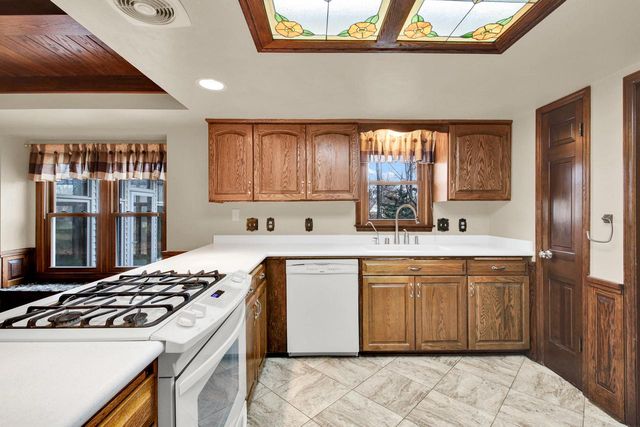 2550 Harmony CIRCLE, Brookfield, WI 53045