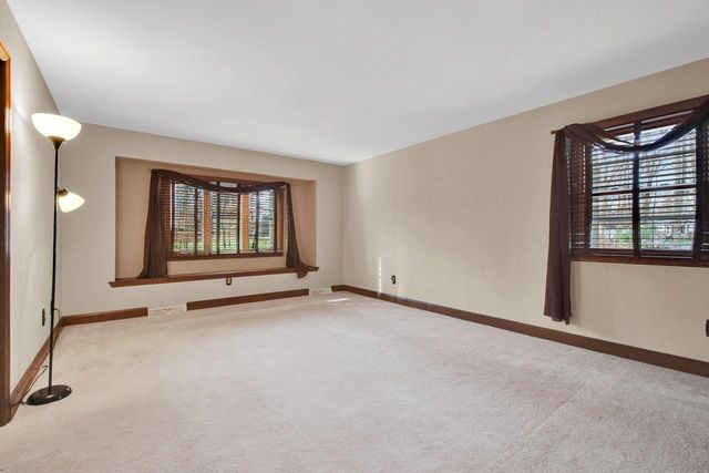 2550 Harmony CIRCLE, Brookfield, WI 53045