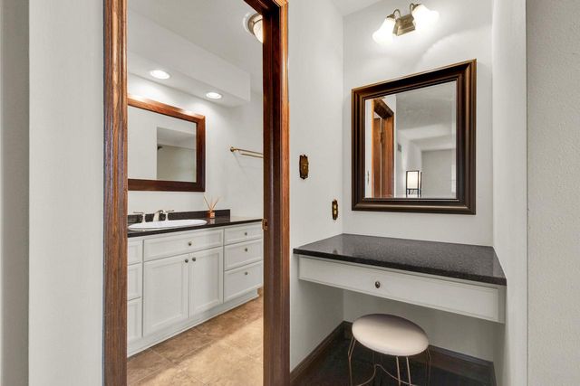 2550 Harmony CIRCLE, Brookfield, WI 53045