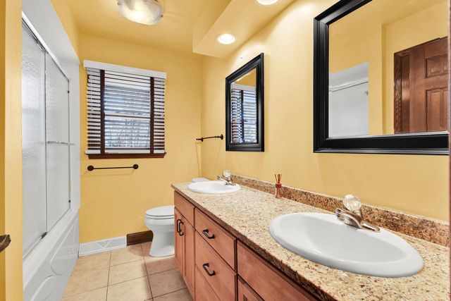 2550 Harmony CIRCLE, Brookfield, WI 53045