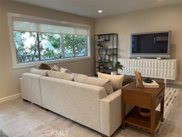 1025 N Kings Rd 105, West Hollywood, CA 90069