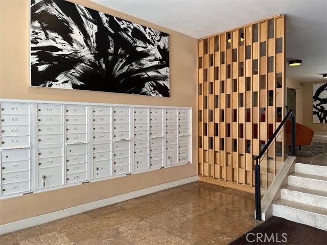 1025 N Kings Rd 105, West Hollywood, CA 90069