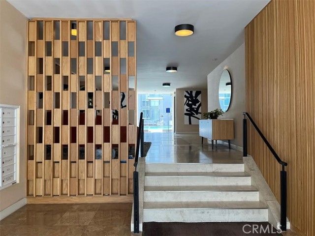 1025 N Kings Rd 105, West Hollywood, CA 90069