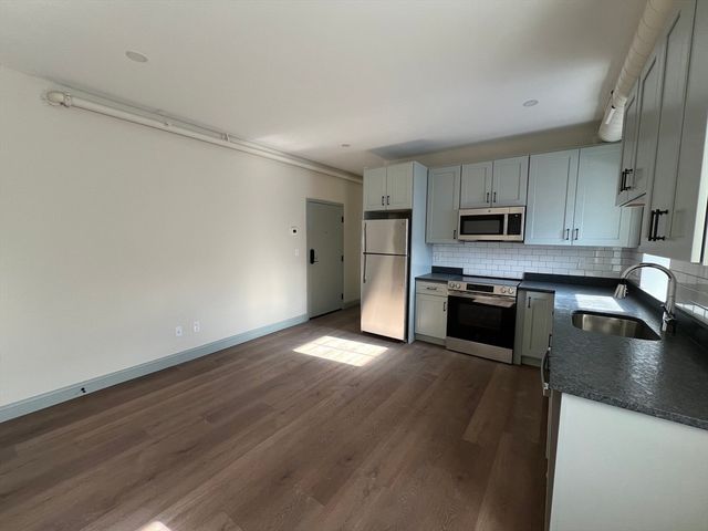 160 Seabury St 11, Fall River, MA 02720