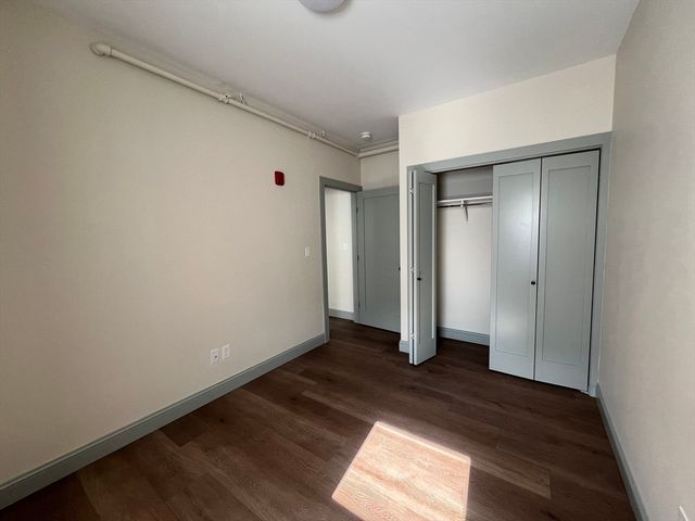 160 Seabury St 11, Fall River, MA 02720