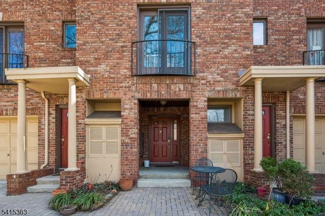17 Mews Ln, South Orange Village Twp., NJ 07079