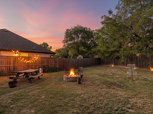 209 Shady Lane, Azle, TX 76020