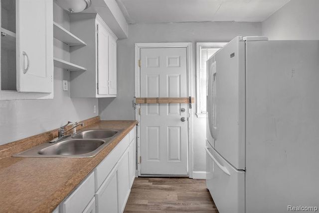 12702 Kelly Road, Detroit, MI 48224