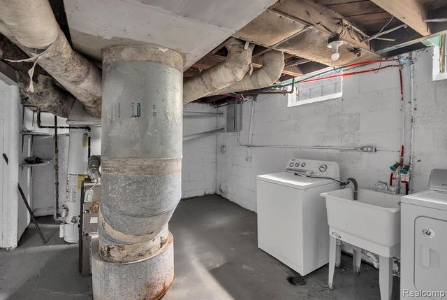 12702 Kelly Road, Detroit, MI 48224